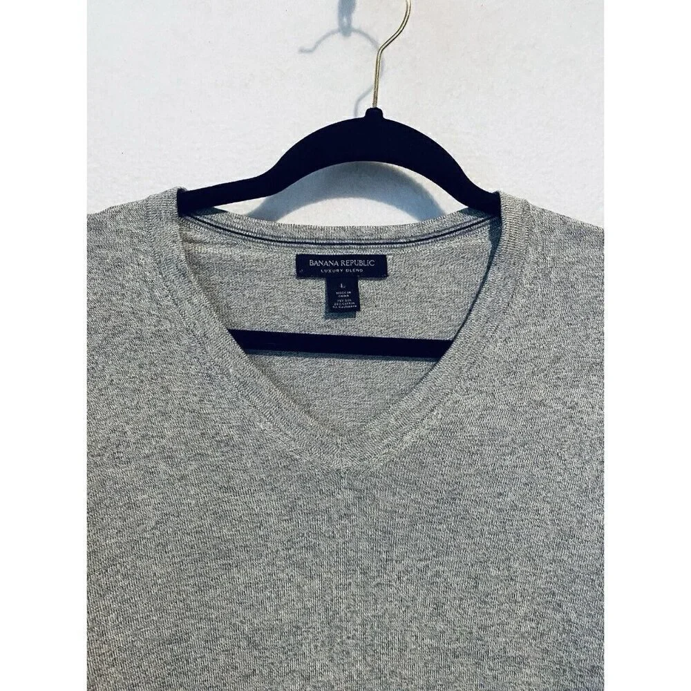 Banana Republic Sweater Mens Large Gray V Neck Luxury Blend Classic Preppy